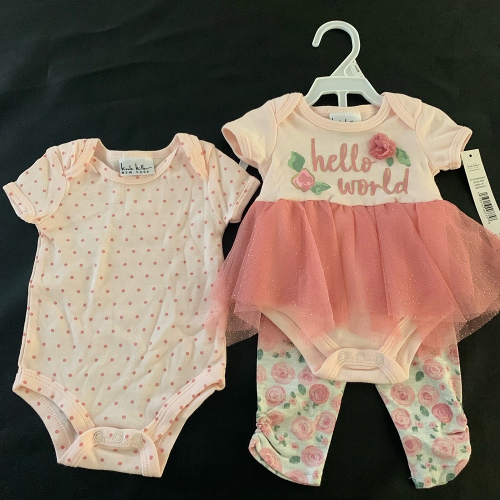 Nicole Miller Baby 4 Piece Set “hello world”